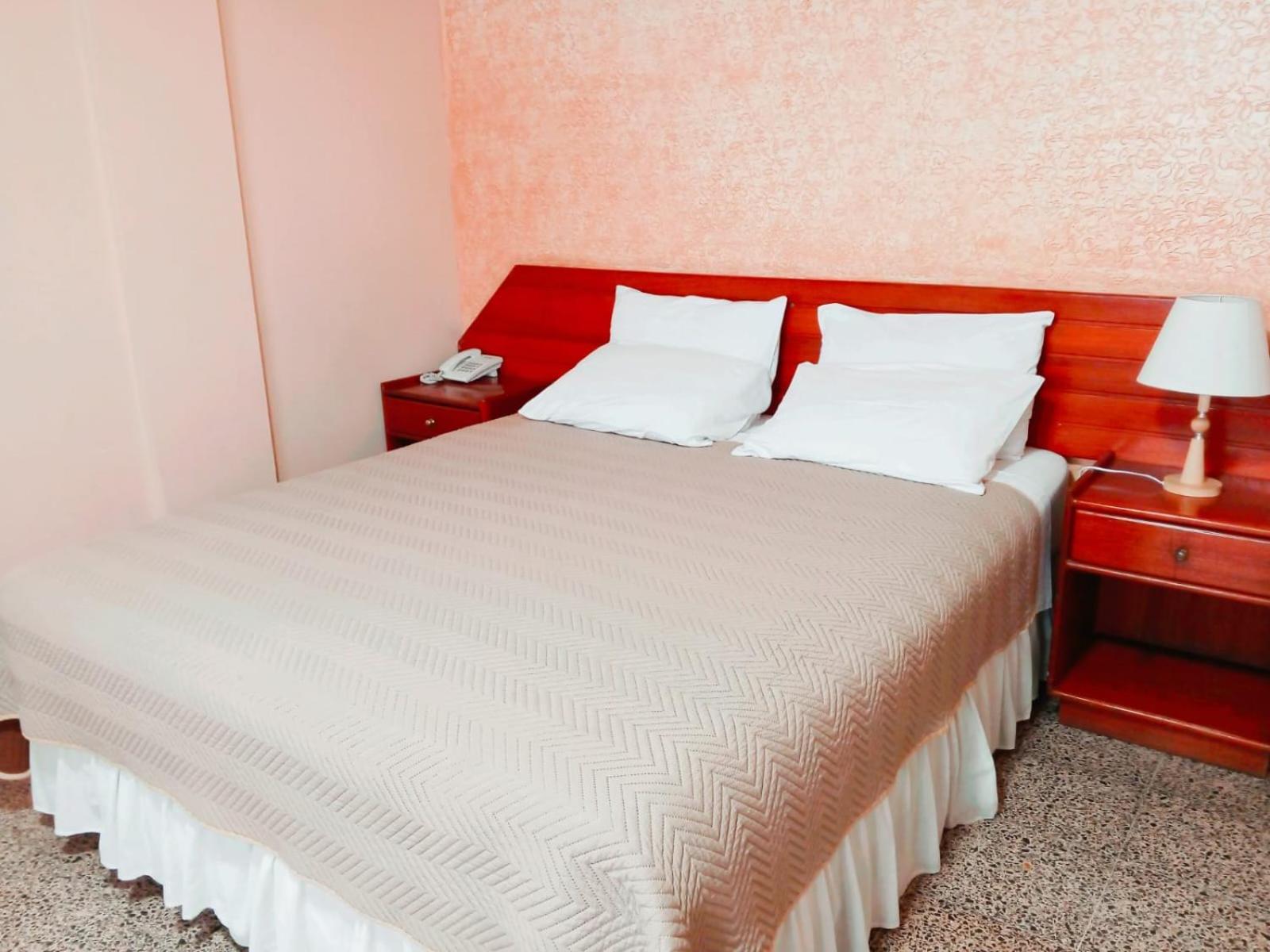 סנטה קרוז דה לה סיירה Hotel 7 Calles מראה חיצוני תמונה